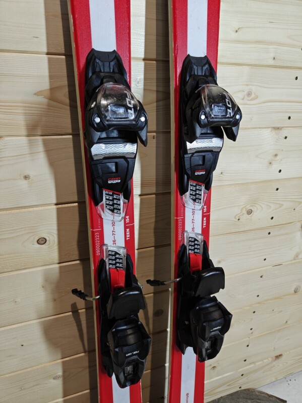 LYŽE XO TEEN SWISS SKI 154CM